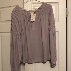 Easel blouse gorgeous sleeves NWT small color light gray